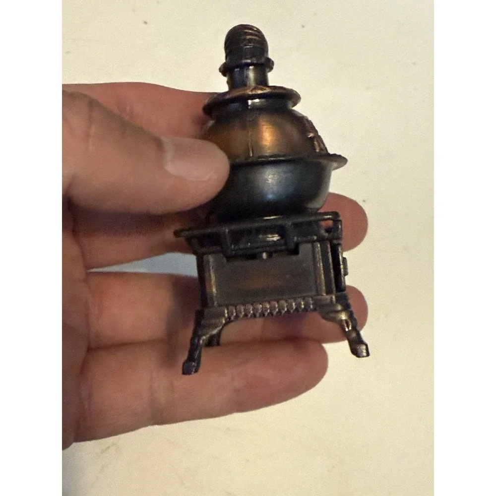 DIE-CAST MINIATURE ANTIQUE FINISH POT BELLY STOVE PENCIL SHARPENER
